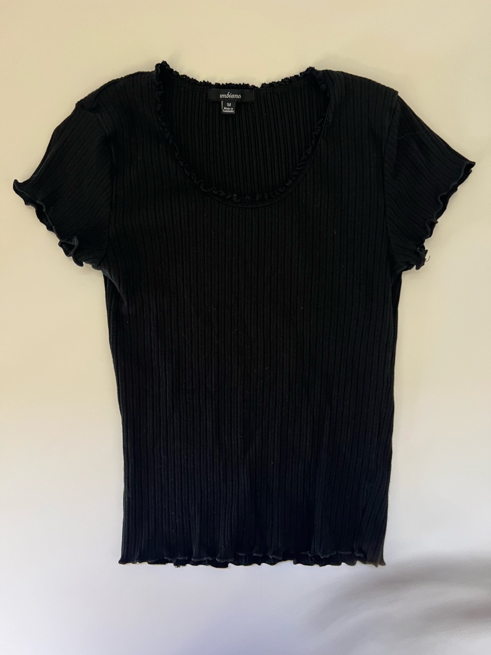 Ambiance Black Ribbed Short Sleeve Scoopneck Top Blouse Lettuce Ruffle Trim Sz M
